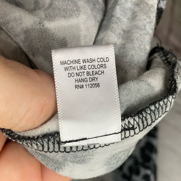 Zenana Tunic Womens Size Large Gray Black Leopard Print Long Sleeves V-Neck - Picture 8 of 9